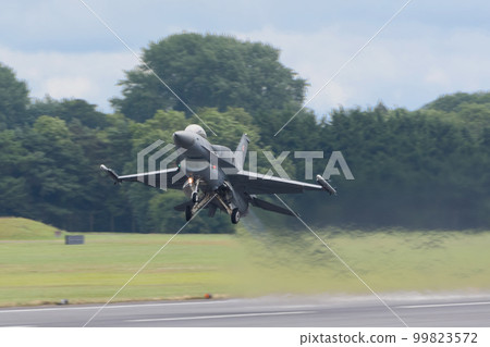Polish Air Force F-16C "Tiger Demo Team" takeoff Polish Air Force F-16C "Tiger Demo Team" takeoff 99823572