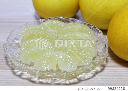 delicious pomelo 99824218