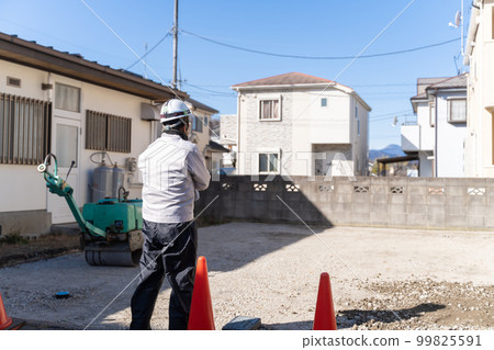 Helmet worker Arms folded Helmet worker Arms folded 99825591