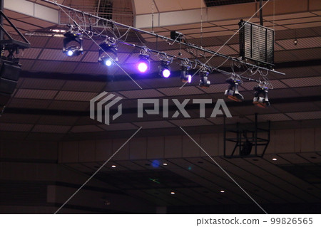 Stage lighting that brightly illuminates indoor events, gymnasium lighting, 99826565
