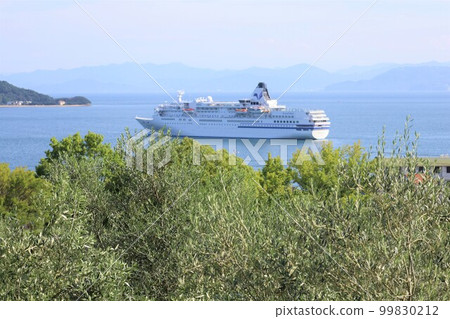 Shodoshima in summer, the Seto Inland Sea, cruises on luxury cruise ships, and fireworks over the sea Shodoshima in summer, the Seto Inland Sea, cruises on luxury cruise ships, and fireworks over the sea 99830212