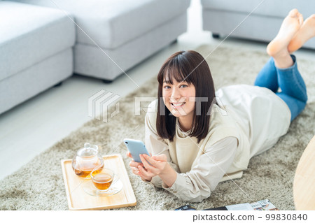 女人放鬆智能手機茶時間紅茶生活方式生活 99830840