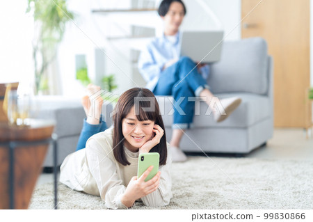 已婚夫婦，家庭，生活方式，客廳 99830866