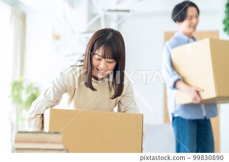 Moving Transfer Packing Husband Couple Family Lifestyle Living 99830890