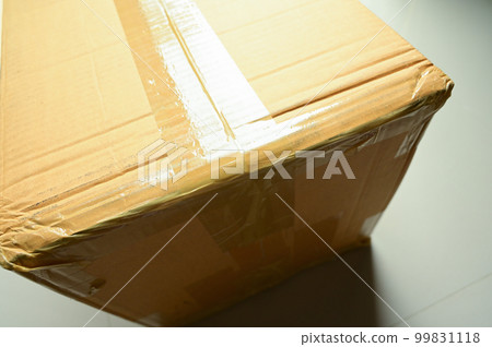 brown box packaging for shipping, paper textured 99831118