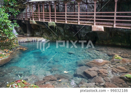 Entrance to Akiyoshi Cave Entrance to Akiyoshi Cave 99832186