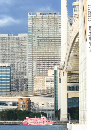 Jetfoil liner in motion and Tokyo Rainbow Bridge Jetfoil liner in motion and Tokyo Rainbow Bridge 99832745