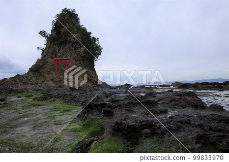 The sea and Kobenten at Tai-no-ura, Kamogawa, Chiba Prefecture 99833970