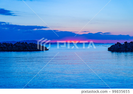 [鳴門風景]黎明前只有海浪聲的海灘 99835655
