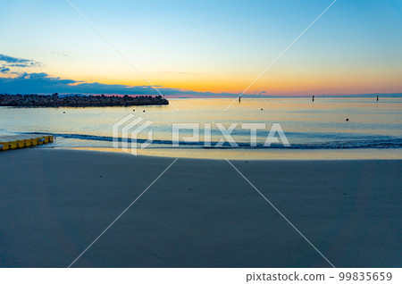 [鳴門風景]黎明前只有海浪聲的海灘 99835659