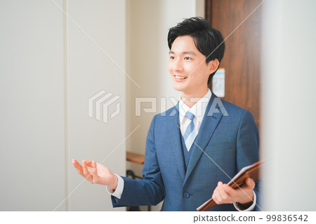 A young businessman who does door-to-door sales A young businessman who does door-to-door sales 99836542
