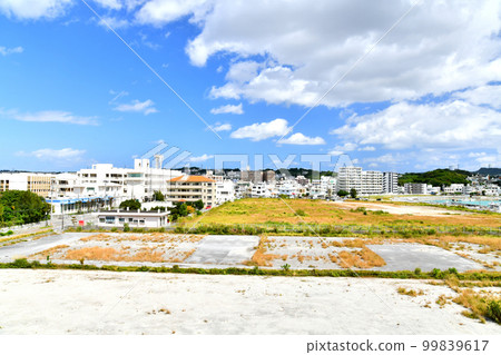 從絲滿高架橋眺望沖繩水產高中周邊（沖繩縣絲滿市）[2023年2月] 99839617