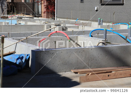 Scenery of a housing construction site under construction Scenery of a housing construction site under construction 99841126