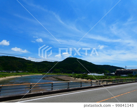 Blue sky, blue sea and park 99841143