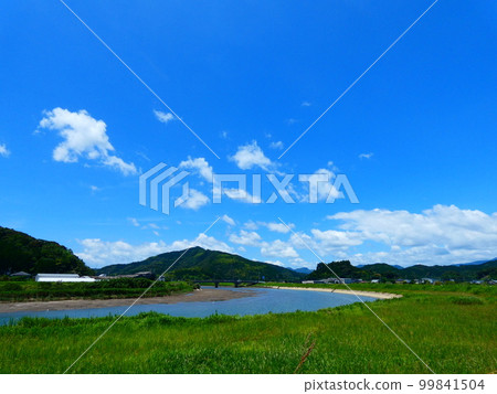 Blue sky, blue sea and park 99841504
