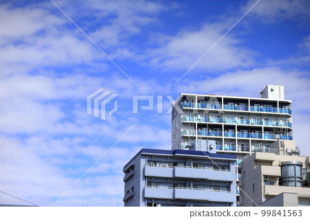 Blue sky and apartment (Koto Ward) image Blue sky and apartment (Koto Ward) image 99841563