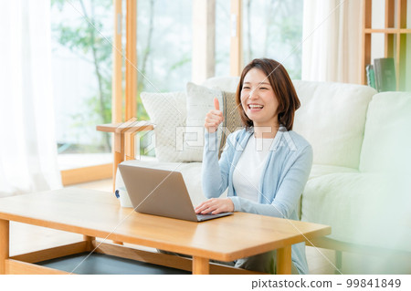 Female living room computer thumbs up 99841849
