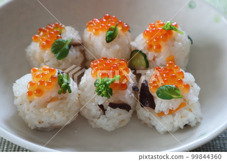 Salmon roe temari sushi easy for children to eat Salmon roe temari sushi easy for children to eat 99844360