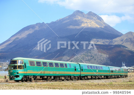 Yufudake and Limited Express "Yufuin no Mori" (JR Kyushu) Yufudake and Limited Express "Yufuin no Mori" (JR Kyushu) 99848594