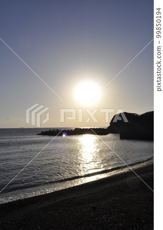 Setting sun 99850194