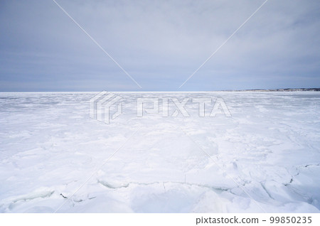Shunkunitai in winter Coast covered with drift ice Shunkunitai in winter Coast covered with drift ice 99850235