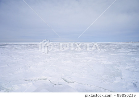 Shunkunitai in winter Coast covered with drift ice Shunkunitai in winter Coast covered with drift ice 99850239