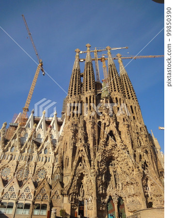Sagrada Familia  99850390