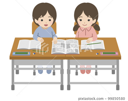 一個孩子給坐在他旁邊的穿著便衣的孩子看課本 99850580