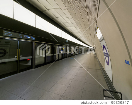 London Elizabeth Line "Tottenham Court Road Station" platform / London, UK 99850847