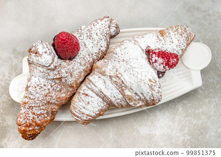 Croissants with jam and berries 99851375