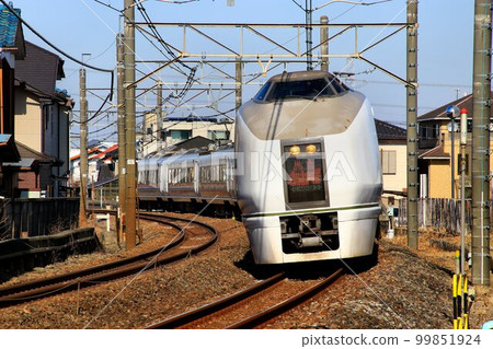 Connecting Joshu and Ueno…Limited Express “Akagi” 651 Series 1000 99851924