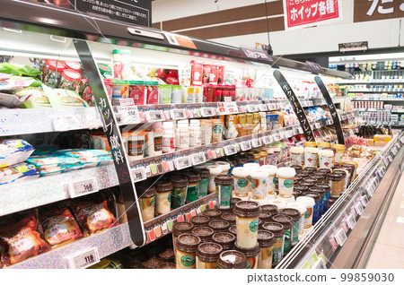 2月・節假日和老婆一起逛街，物價上漲導致主婦們存錢 99859030