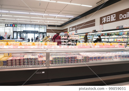 2月・節假日和老婆一起逛街，物價上漲導致主婦們存錢 99859031