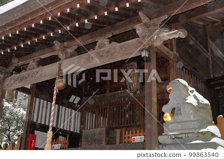 Shinto shrine where snow flutters (Hinjin Shrine, Narai-juku, Shiojiri City, Nagano Prefecture) Shinto shrine where snow flutters (Hinjin Shrine, Narai-juku, Shiojiri City, Nagano Prefecture) 99863540