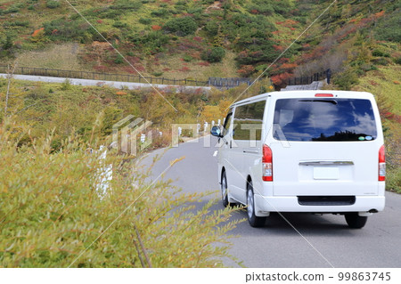 A highland road with beautiful autumn scenery (Shiga Kusatsu Kogen Route, Kusatsu Town, Agatsuma District, Gunma Prefecture) A highland road with beautiful autumn scenery (Shiga Kusatsu Kogen Route, Kusatsu Town, Agatsuma District, Gunma Prefecture) 99863745