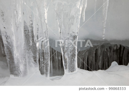 福島縣只見町雪谷發育的冰柱 福島縣只見町雪谷發育的冰柱 99868333