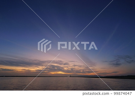 Fantastic winter dusk sky and port ・Winter‣Super wide angle ・Sky mainly ・230112pm 99874047