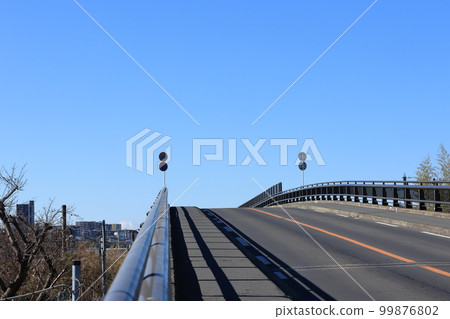 遠眺富士山的天橋路 遠眺富士山的天橋路 99876802