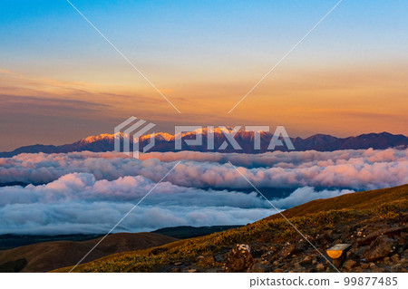 Dawn of Mt. Kuruma (View of the Central Alps from the summit) Dawn of Mt. Kuruma (View of the Central Alps from the summit) 99877485