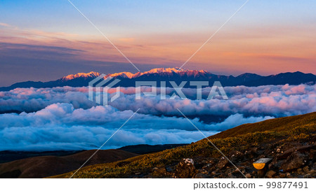 Dawn of Mt. Kuruma (View of the Central Alps from the summit) Dawn of Mt. Kuruma (View of the Central Alps from the summit) 99877491