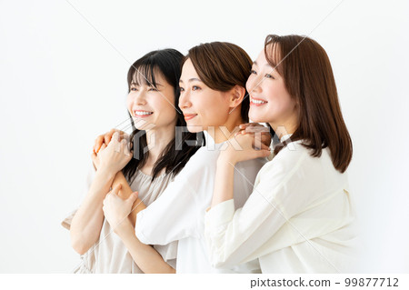 Middle-aged female beauty 99877712