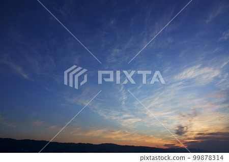 Sky with various clouds at sunrise Spring/Sky mainly/220502am Sky with various clouds at sunrise Spring/Sky mainly/220502am 99878314
