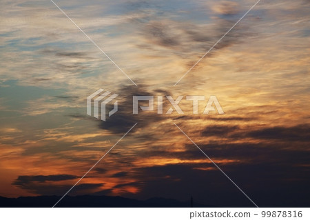 Sky with various clouds at sunrise Spring/Sky mainly/220502am Sky with various clouds at sunrise Spring/Sky mainly/220502am 99878316