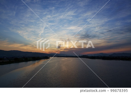 Spring sunrise sky and reflected river ・Sky main ・220502am Spring sunrise sky and reflected river ・Sky main ・220502am 99878395