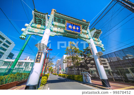 Yokohama cityscape in Japan Yokohama Chinatown, overlooking Enpei Gate etc. shining in the blue sky 99878452