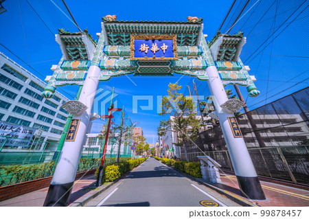 日本橫濱市景 橫濱中華街,遠眺恩平門等在藍天中閃耀 日本橫濱市景 橫濱中華街,遠眺恩平門等在藍天中閃耀 99878457