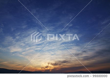 Spring morning sky with contrails ・Sky main ・220502am Spring morning sky with contrails ・Sky main ・220502am 99880000
