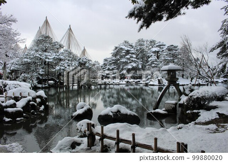 Kenrokuen in Snow Kotoji Lantern and Yukitsuri Kanazawa City Ishikawa Prefecture 99880020