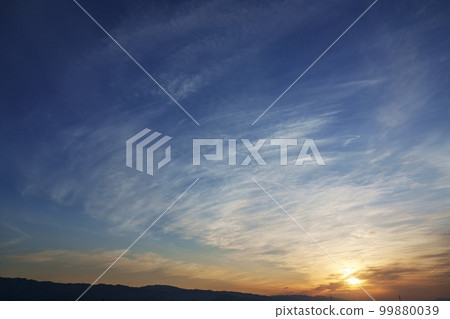 Spring morning sky with various clouds ・Sky main ・220502am 99880039