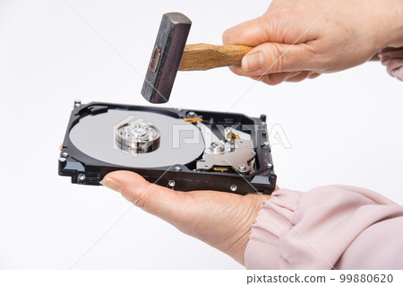 [女人用錘子砸硬盤] 99880620